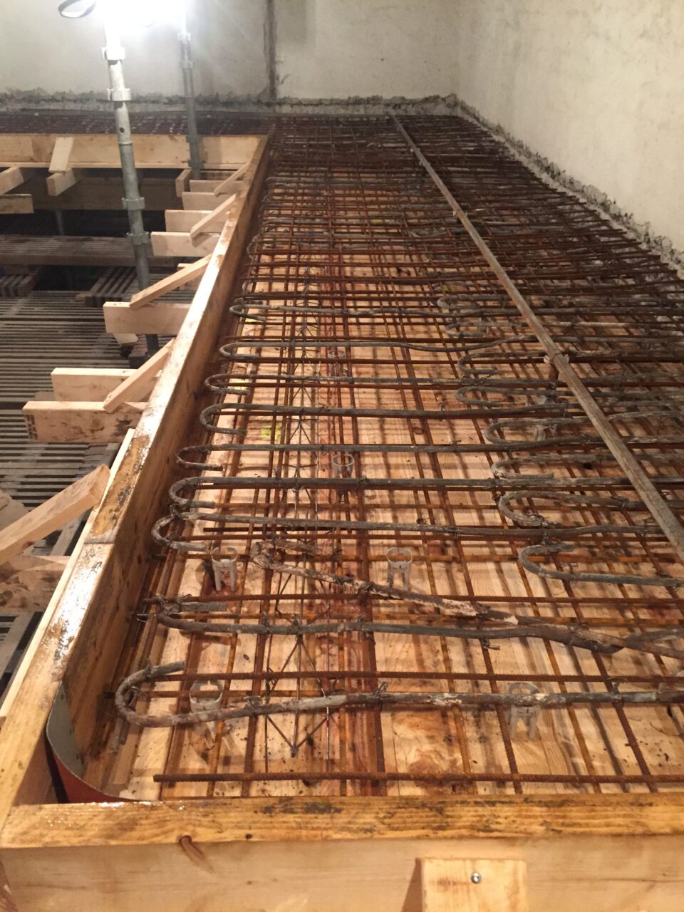 Nya formade balkonger redo för gjutning.