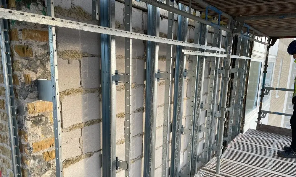 Tunntegel vid renovering av lägenhetsbyggnad